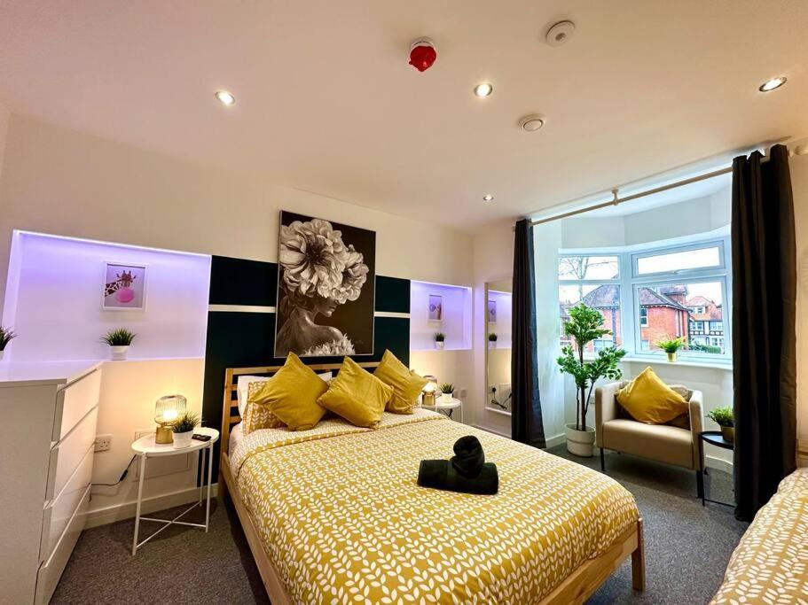 Spacious Bournemouth Group Haven: 8-Bedroom Comfort Near Town & Beach Exterior photo