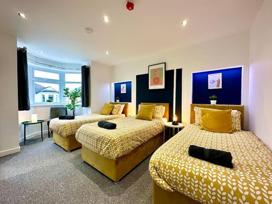 Spacious Bournemouth Group Haven: 8-Bedroom Comfort Near Town & Beach Exterior photo