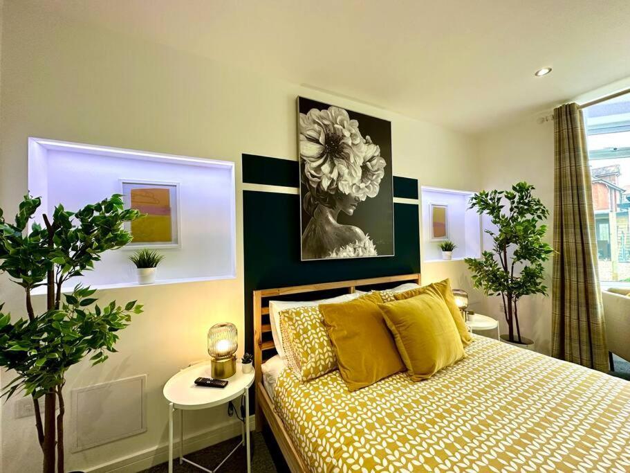 Spacious Bournemouth Group Haven: 8-Bedroom Comfort Near Town & Beach Exterior photo