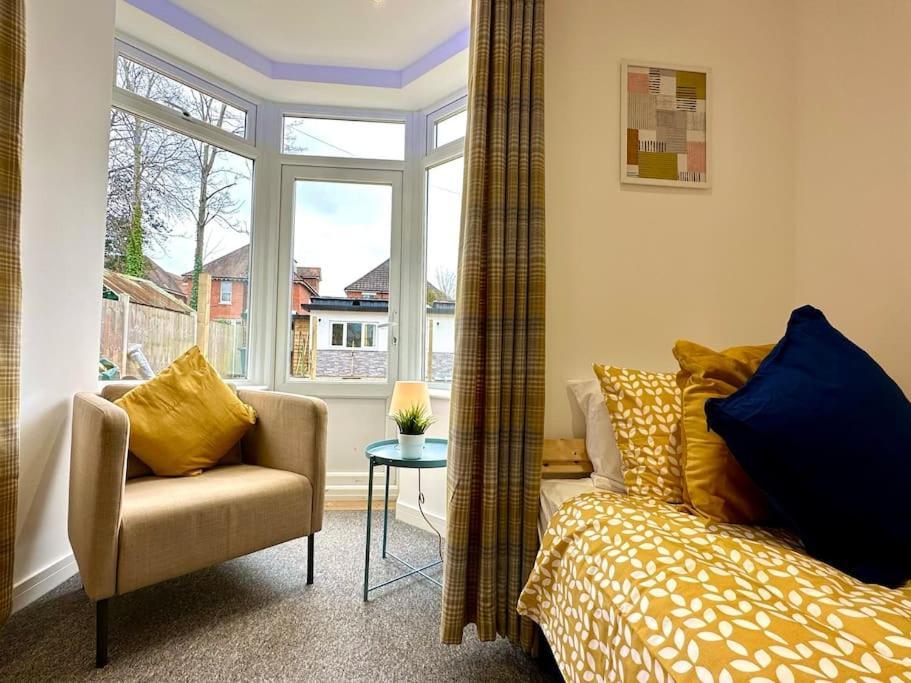Spacious Bournemouth Group Haven: 8-Bedroom Comfort Near Town & Beach Exterior photo