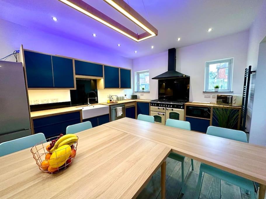 Spacious Bournemouth Group Haven: 8-Bedroom Comfort Near Town & Beach Exterior photo