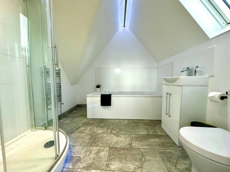 Spacious Bournemouth Group Haven: 8-Bedroom Comfort Near Town & Beach Exterior photo