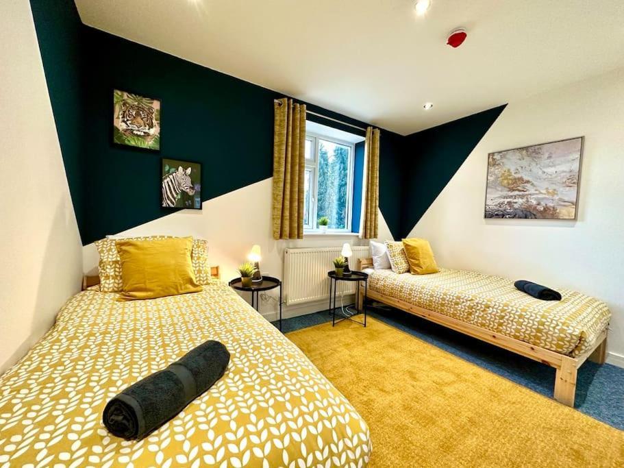 Spacious Bournemouth Group Haven: 8-Bedroom Comfort Near Town & Beach Exterior photo