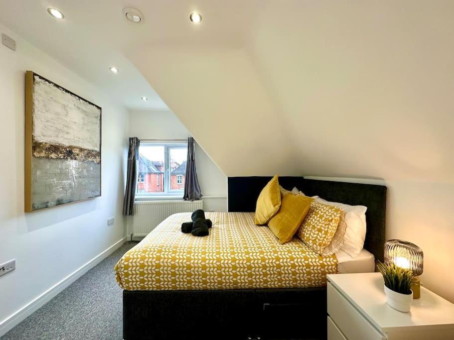 Spacious Bournemouth Group Haven: 8-Bedroom Comfort Near Town & Beach Exterior photo